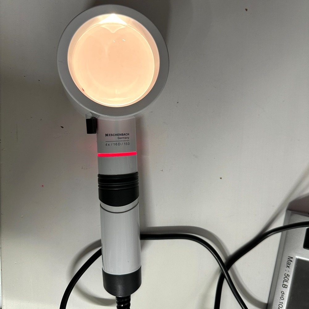 Eschenbach Germany 4x / 16D / 150 Illuminated Handheld Magnifier Light
